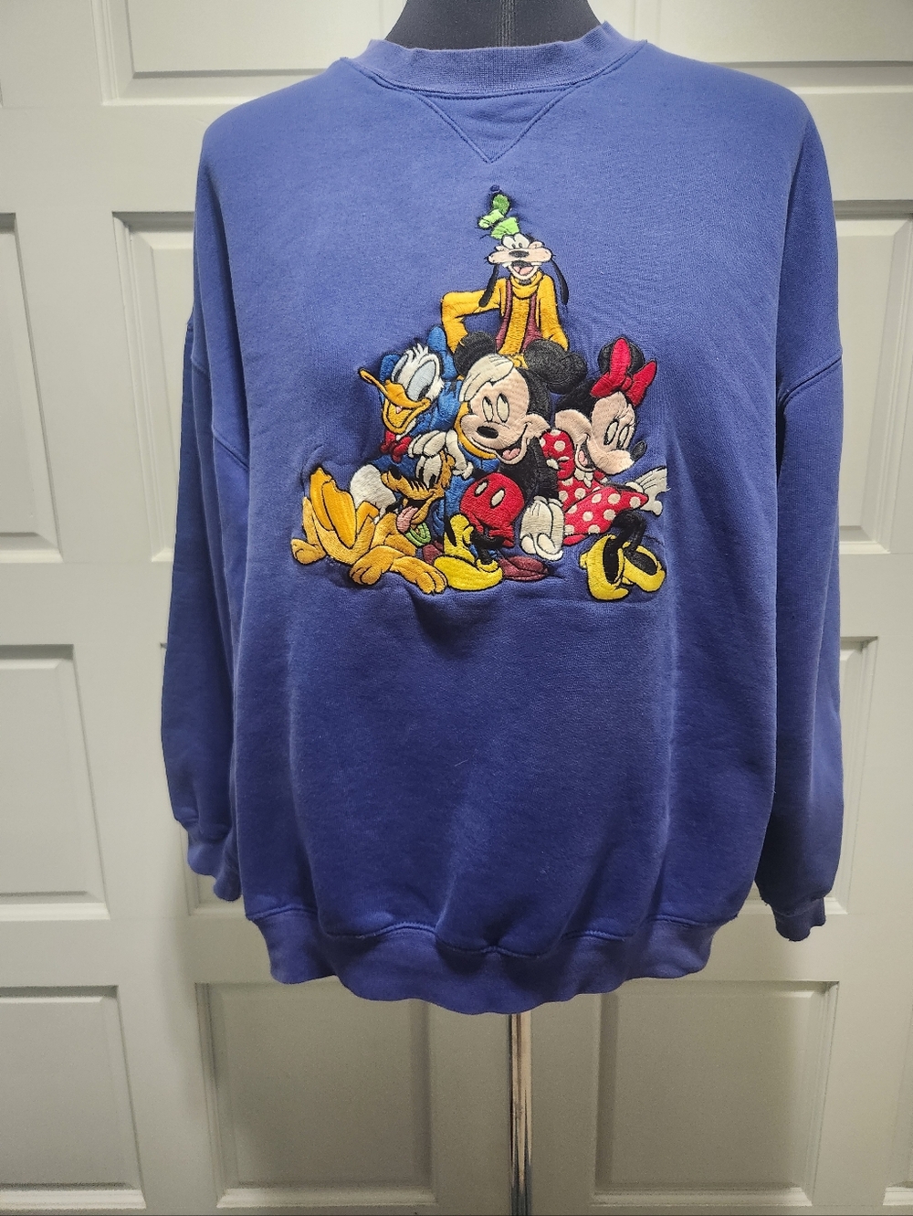 Vintage Disney Mickey & Friends Sweatshirt Women/Men Large Blue Embroidered
